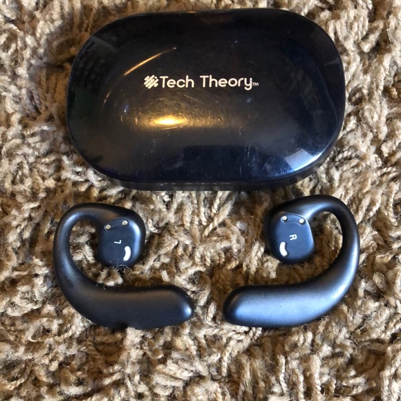 Wireless Black Open Earbuds with Charging Case - Picture 3 of 10